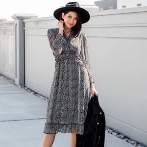 Cute black print dress!